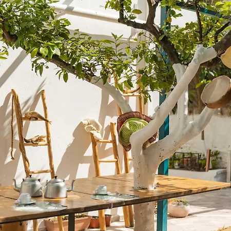 Lefka & Ξενοδοχείο με διαμερίσματα 2*