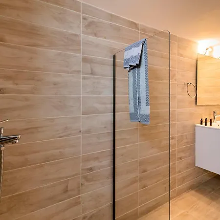 Lefka & Ξενοδοχείο με διαμερίσματα 2*