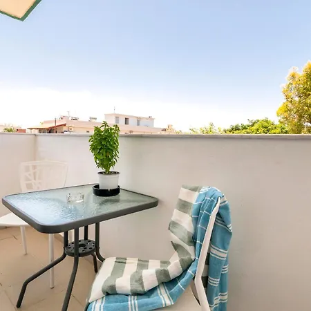 Ξενοδοχείο με διαμερίσματα Lefka & 2*