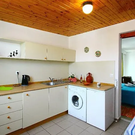 Ξενοδοχείο με διαμερίσματα Lefka &