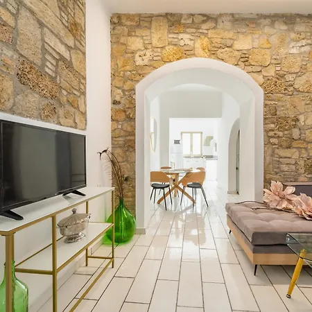 Apartahotel Lefka &