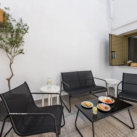 Lefka & Apartahotel 2*