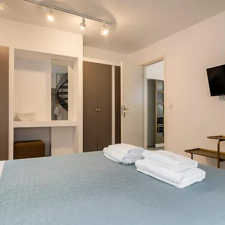 Lefka & Apartahotel