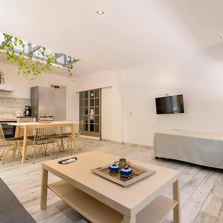 Lefka & Apartahotel
